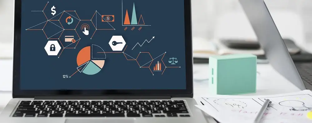 Laptop mit Statistiken – © rawpixel / Pixabay